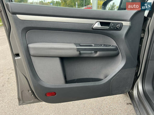 Серый Фольксваген Туран, объемом двигателя 1.4 л и пробегом 198 тыс. км за 8800 $, фото 28 на Automoto.ua