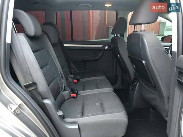 Сірий Фольксваген Туран, об'ємом двигуна 1.6 л та пробігом 265 тис. км за 9990 $, фото 8 на Automoto.ua