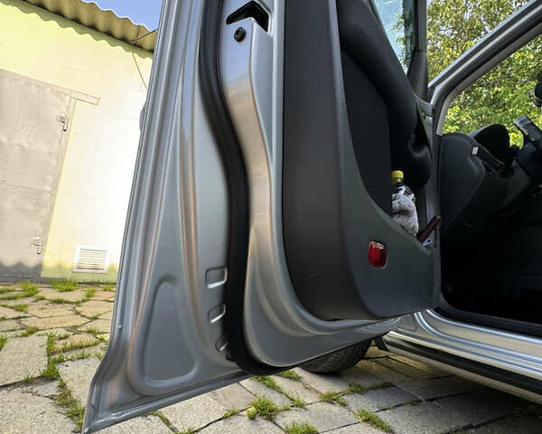 Сірий Фольксваген Туран, об'ємом двигуна 1.4 л та пробігом 238 тис. км за 7200 $, фото 5 на Automoto.ua