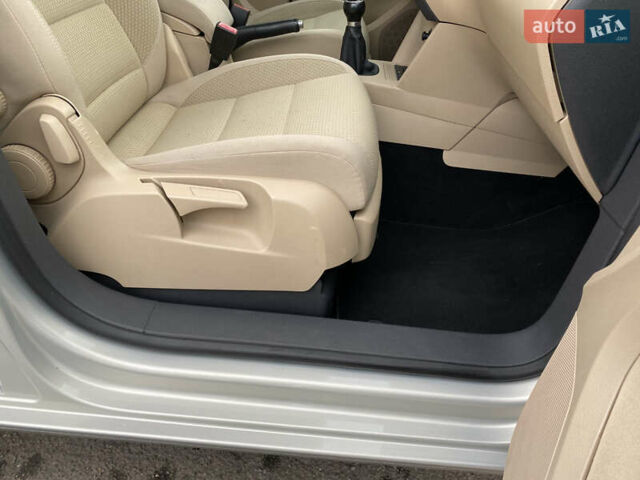 Серый Фольксваген Туран, объемом двигателя 1.39 л и пробегом 168 тыс. км за 9500 $, фото 39 на Automoto.ua