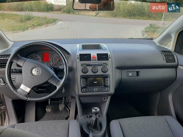 Сірий Фольксваген Туран, об'ємом двигуна 1.9 л та пробігом 143 тис. км за 8300 $, фото 12 на Automoto.ua