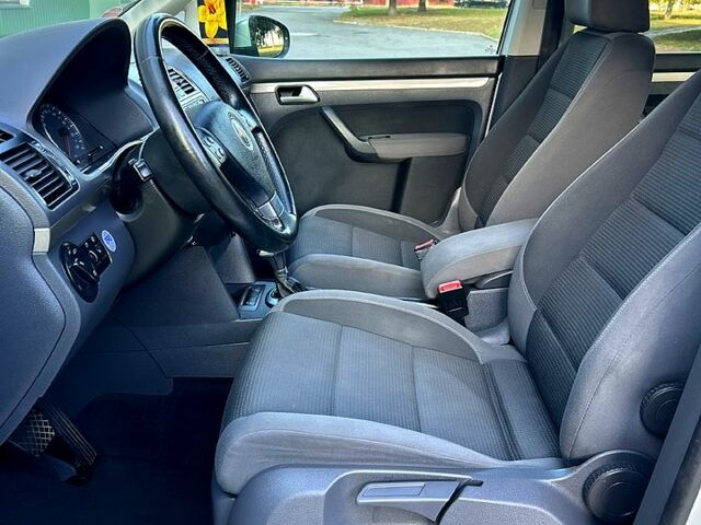 Сірий Фольксваген Туран, об'ємом двигуна 1.4 л та пробігом 136 тис. км за 8500 $, фото 4 на Automoto.ua