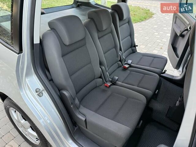 Серый Фольксваген Туран, объемом двигателя 1.4 л и пробегом 167 тыс. км за 9999 $, фото 61 на Automoto.ua