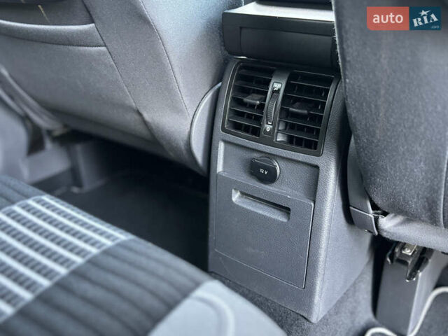 Серый Фольксваген Туран, объемом двигателя 1.4 л и пробегом 242 тыс. км за 6550 $, фото 24 на Automoto.ua