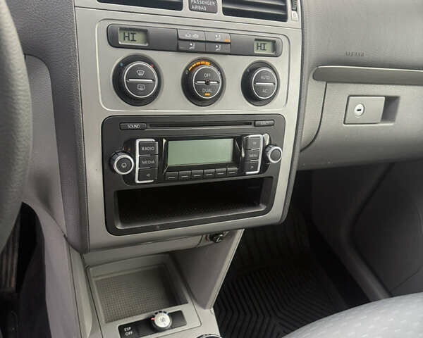 Серый Фольксваген Туран, объемом двигателя 1.4 л и пробегом 173 тыс. км за 7100 $, фото 14 на Automoto.ua