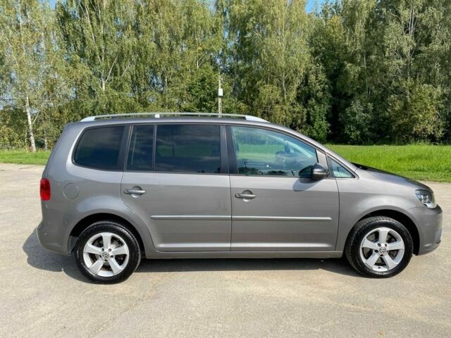 Сірий Фольксваген Туран, об'ємом двигуна 2 л та пробігом 178 тис. км за 3150 $, фото 3 на Automoto.ua