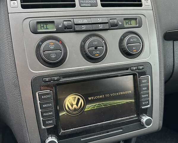 Сірий Фольксваген Туран, об'ємом двигуна 1.39 л та пробігом 216 тис. км за 8500 $, фото 44 на Automoto.ua