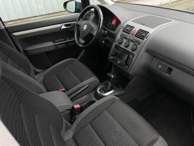 Серый Фольксваген Туран, объемом двигателя 1.4 л и пробегом 221 тыс. км за 7900 $, фото 3 на Automoto.ua