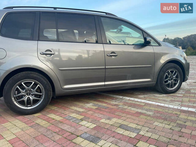 Сірий Фольксваген Туран, об'ємом двигуна 1.6 л та пробігом 230 тис. км за 11500 $, фото 3 на Automoto.ua