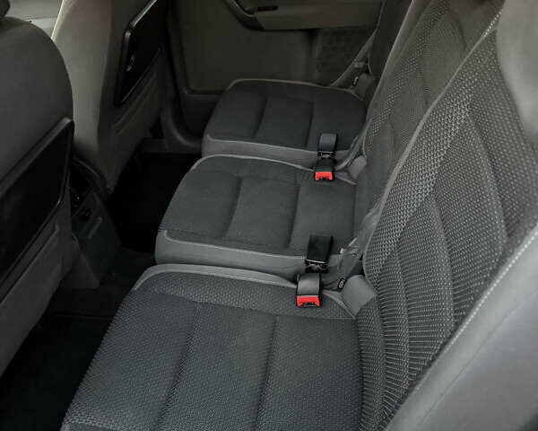 Серый Фольксваген Туран, объемом двигателя 1.4 л и пробегом 286 тыс. км за 8500 $, фото 15 на Automoto.ua