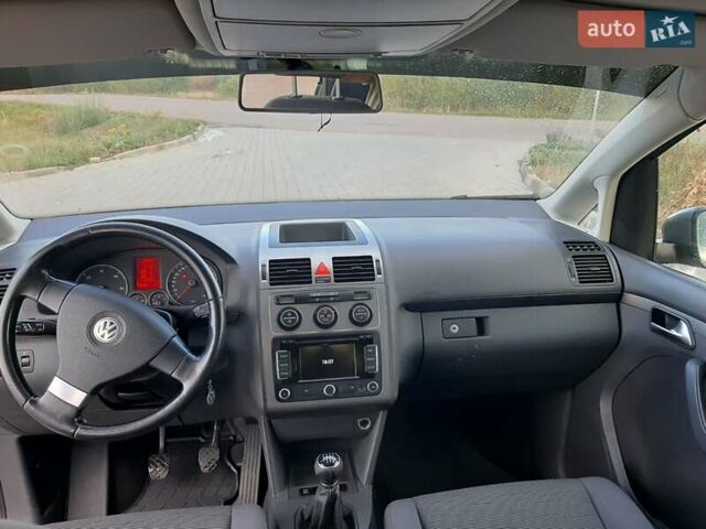 Сірий Фольксваген Туран, об'ємом двигуна 1.9 л та пробігом 143 тис. км за 8300 $, фото 8 на Automoto.ua
