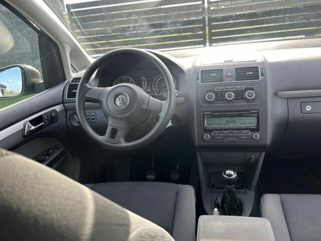 Серый Фольксваген Туран, объемом двигателя 0 л и пробегом 200 тыс. км за 4200 $, фото 5 на Automoto.ua