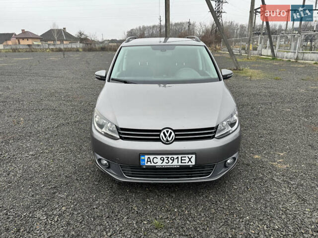 Серый Фольксваген Туран, объемом двигателя 1.6 л и пробегом 315 тыс. км за 9199 $, фото 1 на Automoto.ua