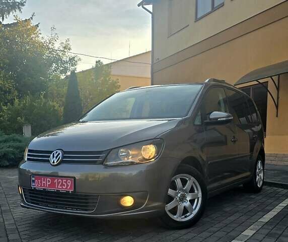 Серый Фольксваген Туран, объемом двигателя 1.6 л и пробегом 284 тыс. км за 9600 $, фото 5 на Automoto.ua