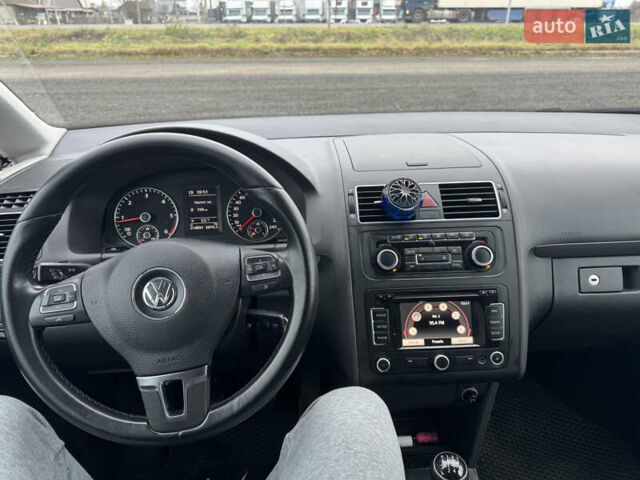 Серый Фольксваген Туран, объемом двигателя 1.6 л и пробегом 315 тыс. км за 9199 $, фото 9 на Automoto.ua