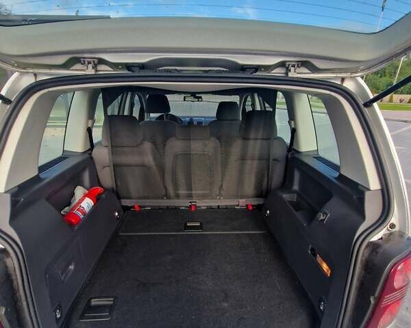 Серый Фольксваген Туран, объемом двигателя 1.4 л и пробегом 196 тыс. км за 6400 $, фото 10 на Automoto.ua