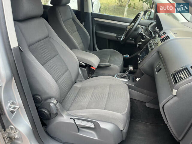 Серый Фольксваген Туран, объемом двигателя 1.4 л и пробегом 179 тыс. км за 8500 $, фото 32 на Automoto.ua