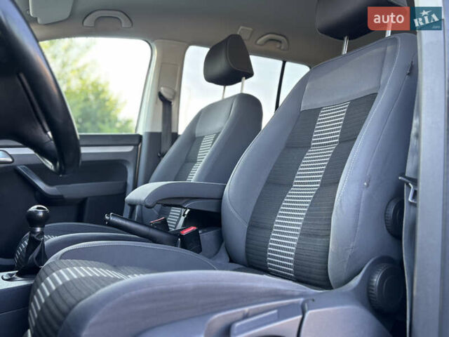 Серый Фольксваген Туран, объемом двигателя 1.4 л и пробегом 242 тыс. км за 6550 $, фото 18 на Automoto.ua