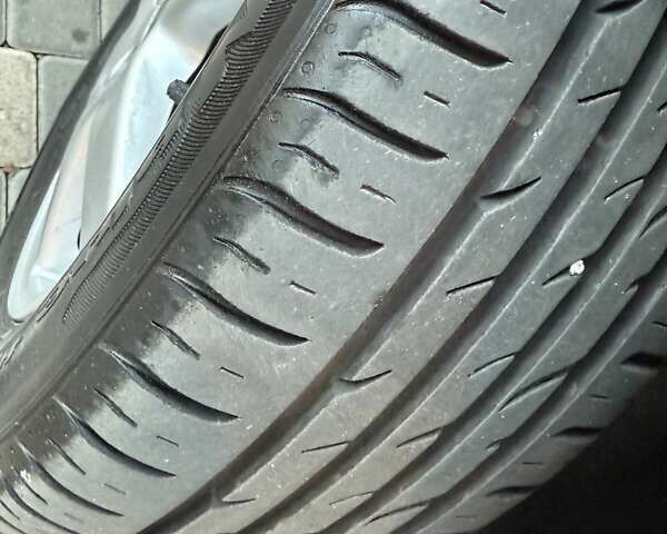 Серый Фольксваген Туран, объемом двигателя 1.4 л и пробегом 167 тыс. км за 9999 $, фото 98 на Automoto.ua