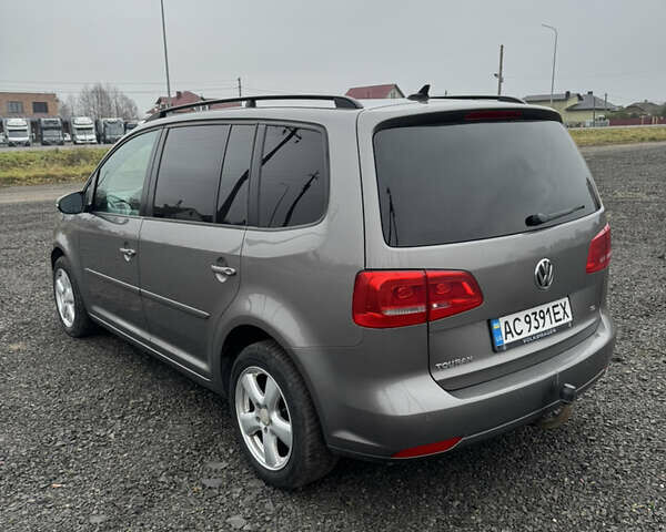 Серый Фольксваген Туран, объемом двигателя 1.6 л и пробегом 315 тыс. км за 9199 $, фото 5 на Automoto.ua