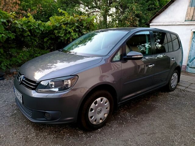 Сірий Фольксваген Туран, об'ємом двигуна 2 л та пробігом 325 тис. км за 9000 $, фото 4 на Automoto.ua