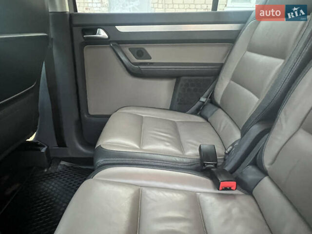 Серый Фольксваген Туран, объемом двигателя 1.97 л и пробегом 296 тыс. км за 10500 $, фото 13 на Automoto.ua