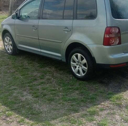 Серый Фольксваген Туран, объемом двигателя 1.4 л и пробегом 3 тыс. км за 6162 $, фото 1 на Automoto.ua