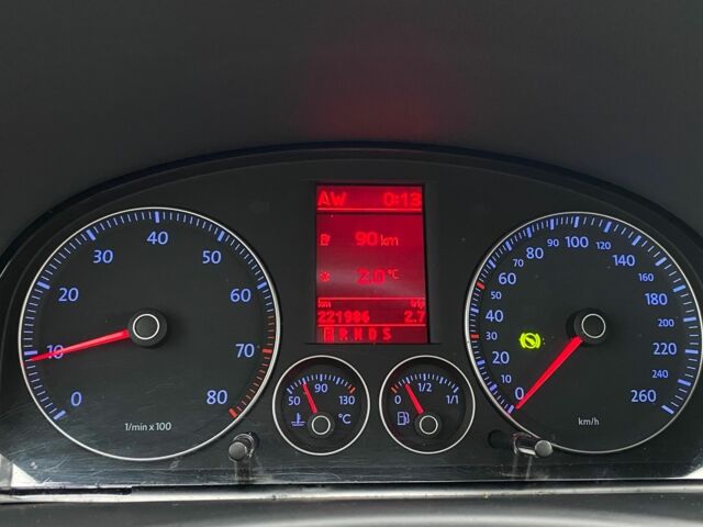 Серый Фольксваген Туран, объемом двигателя 1.4 л и пробегом 221 тыс. км за 7900 $, фото 12 на Automoto.ua