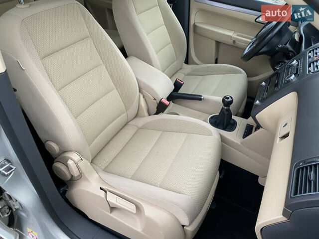 Серый Фольксваген Туран, объемом двигателя 1.39 л и пробегом 168 тыс. км за 9500 $, фото 38 на Automoto.ua