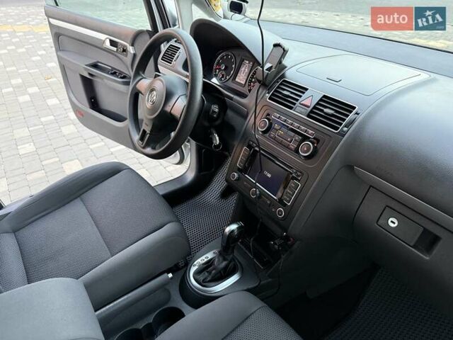 Серый Фольксваген Туран, объемом двигателя 1.4 л и пробегом 167 тыс. км за 9999 $, фото 80 на Automoto.ua