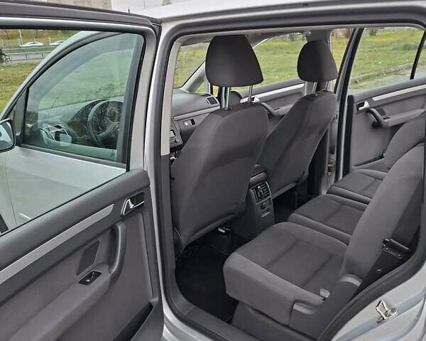 Серый Фольксваген Туран, объемом двигателя 1.39 л и пробегом 274 тыс. км за 7950 $, фото 7 на Automoto.ua