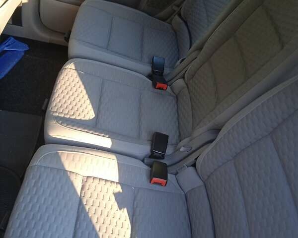 Серый Фольксваген Туран, объемом двигателя 1.4 л и пробегом 215 тыс. км за 6300 $, фото 2 на Automoto.ua