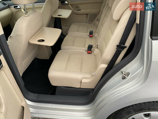 Серый Фольксваген Туран, объемом двигателя 1.39 л и пробегом 168 тыс. км за 9500 $, фото 49 на Automoto.ua