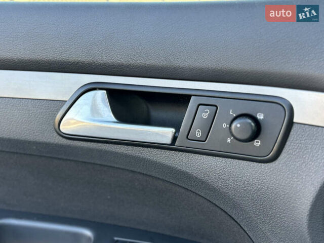 Серый Фольксваген Туран, объемом двигателя 1.4 л и пробегом 242 тыс. км за 6550 $, фото 20 на Automoto.ua