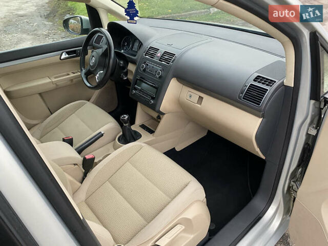 Серый Фольксваген Туран, объемом двигателя 1.39 л и пробегом 168 тыс. км за 9500 $, фото 33 на Automoto.ua