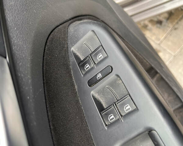 Сірий Фольксваген Туран, об'ємом двигуна 1.4 л та пробігом 135 тис. км за 6900 $, фото 17 на Automoto.ua