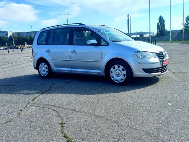 Сірий Фольксваген Туран, об'ємом двигуна 1.6 л та пробігом 190 тис. км за 8800 $, фото 2 на Automoto.ua