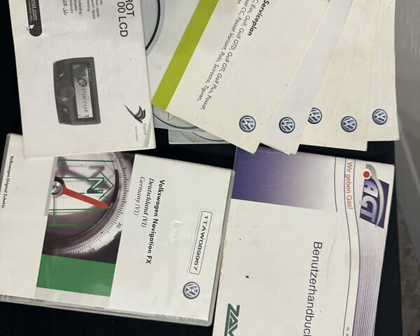 Сірий Фольксваген Туран, об'ємом двигуна 1.6 л та пробігом 200 тис. км за 9200 $, фото 34 на Automoto.ua