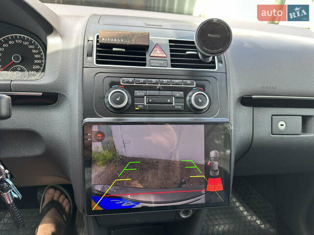 Серый Фольксваген Туран, объемом двигателя 1.97 л и пробегом 320 тыс. км за 12500 $, фото 10 на Automoto.ua