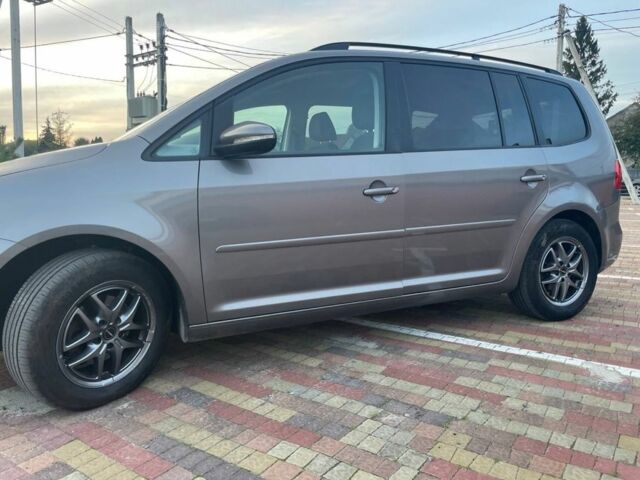 Сірий Фольксваген Туран, об'ємом двигуна 1.6 л та пробігом 230 тис. км за 11500 $, фото 2 на Automoto.ua