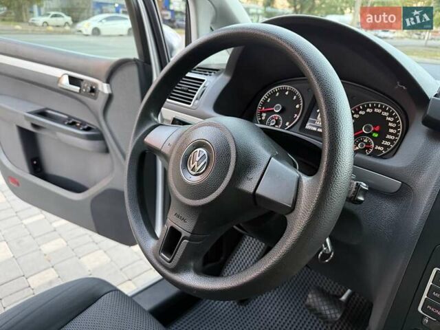 Серый Фольксваген Туран, объемом двигателя 1.4 л и пробегом 167 тыс. км за 9999 $, фото 79 на Automoto.ua