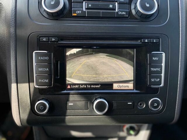 Сірий Фольксваген Туран, об'ємом двигуна 2 л та пробігом 178 тис. км за 3150 $, фото 4 на Automoto.ua