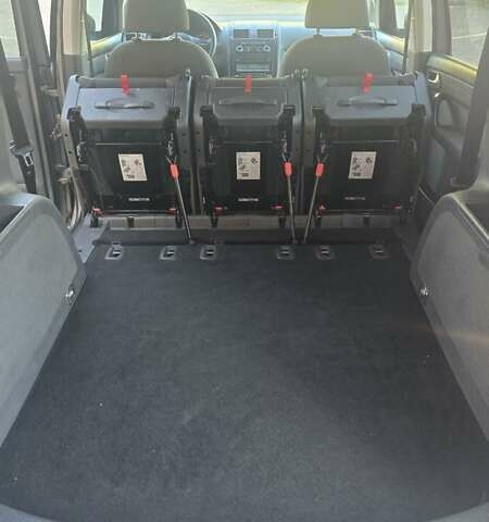 Серый Фольксваген Туран, объемом двигателя 1.6 л и пробегом 284 тыс. км за 9600 $, фото 31 на Automoto.ua