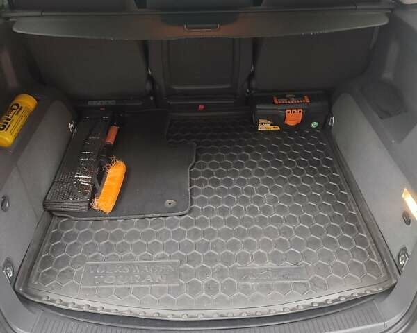 Сірий Фольксваген Туран, об'ємом двигуна 1.6 л та пробігом 247 тис. км за 9800 $, фото 8 на Automoto.ua