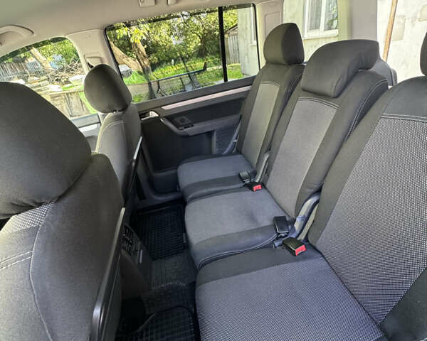 Сірий Фольксваген Туран, об'ємом двигуна 1.4 л та пробігом 238 тис. км за 7200 $, фото 11 на Automoto.ua