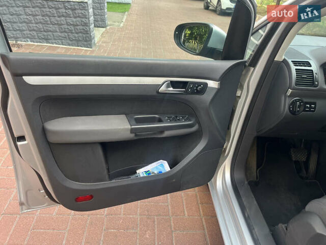 Серый Фольксваген Туран, объемом двигателя 1.4 л и пробегом 179 тыс. км за 8500 $, фото 21 на Automoto.ua