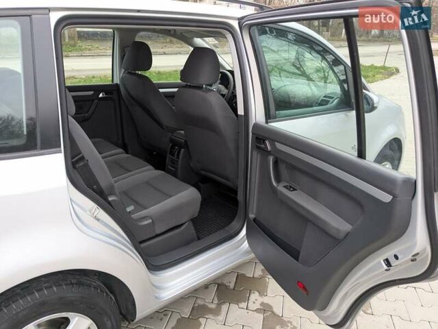 Серый Фольксваген Туран, объемом двигателя 1.4 л и пробегом 274 тыс. км за 7500 $, фото 28 на Automoto.ua