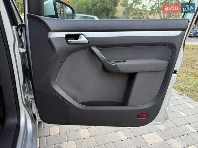 Серый Фольксваген Туран, объемом двигателя 1.4 л и пробегом 167 тыс. км за 9999 $, фото 87 на Automoto.ua