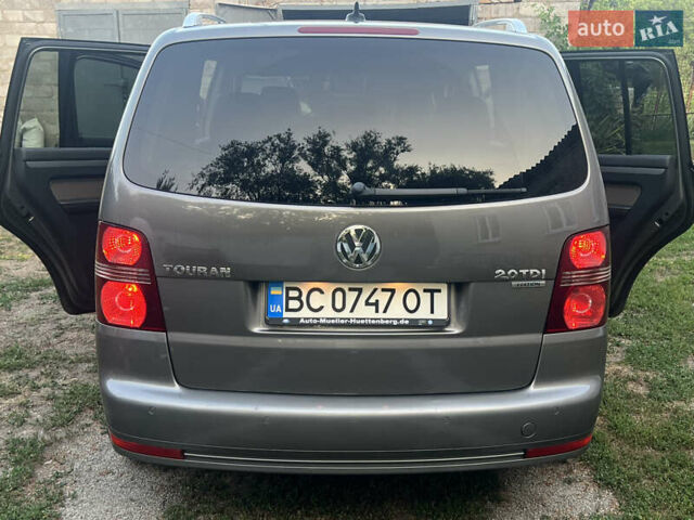 Серый Фольксваген Туран, объемом двигателя 1.97 л и пробегом 296 тыс. км за 10500 $, фото 7 на Automoto.ua