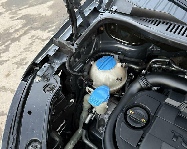 Серый Фольксваген Туран, объемом двигателя 1.4 л и пробегом 286 тыс. км за 8500 $, фото 25 на Automoto.ua